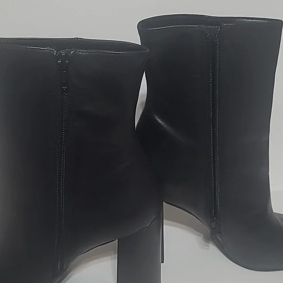 Elegant Black Women's Boots - Picture 5 of 9